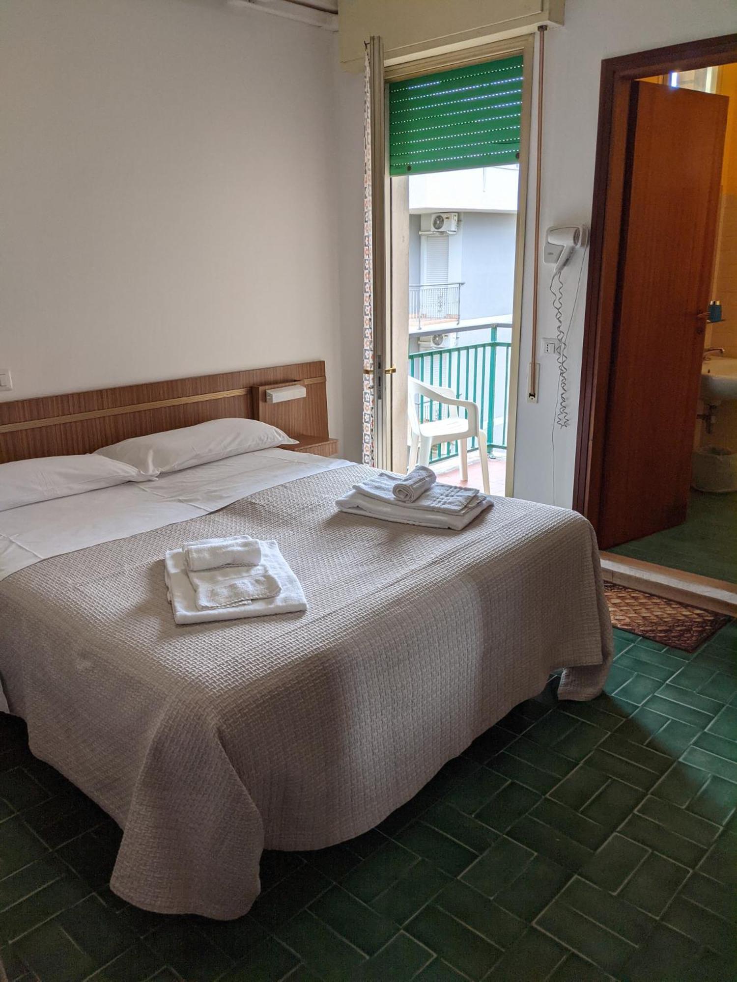 Hotel Bellevue Cesenatico Extérieur photo