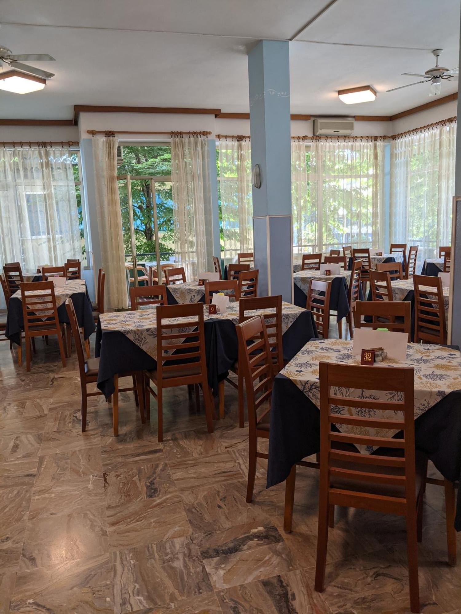 Hotel Bellevue Cesenatico Extérieur photo