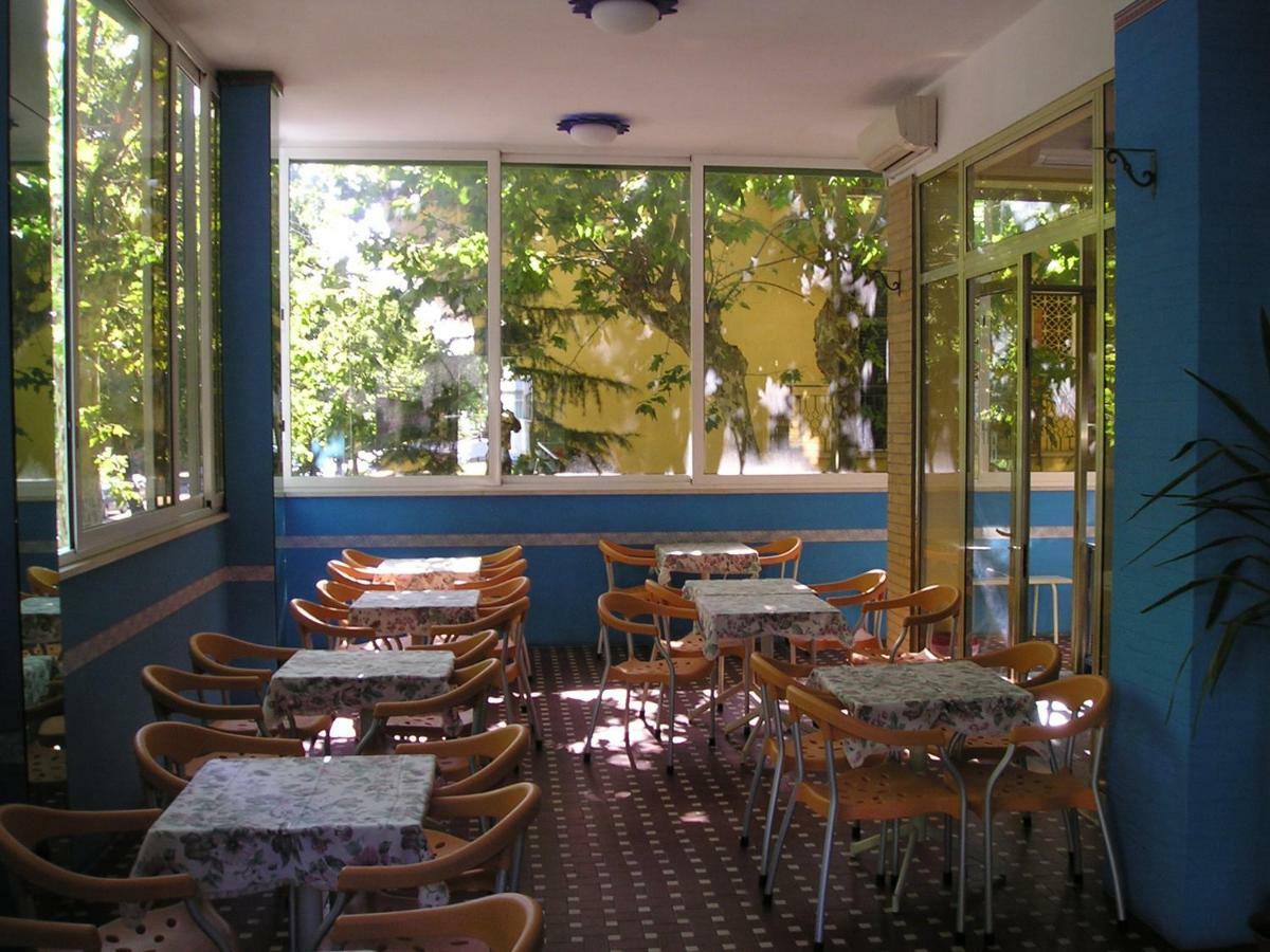 Hotel Bellevue Cesenatico Extérieur photo